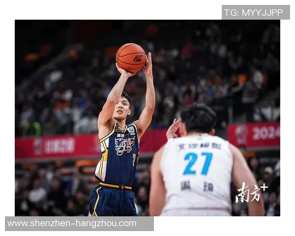 2018年CBA常规赛精彩对决广东队迎战上海队全场回顾与精彩瞬间分析